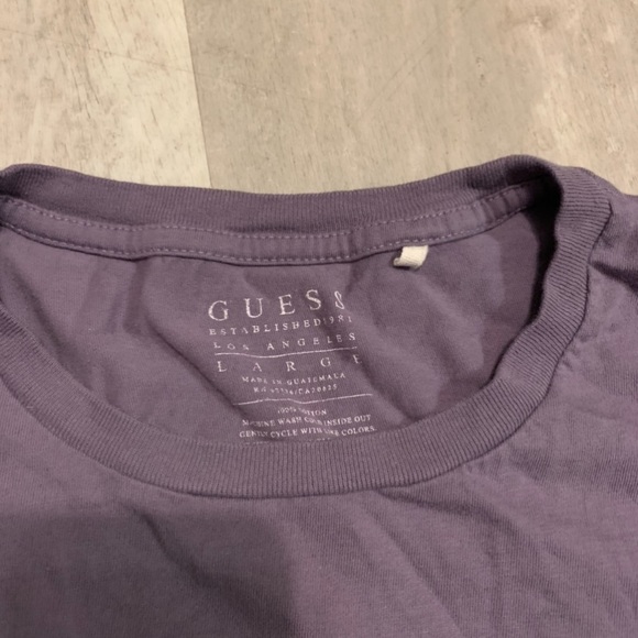 Purple GUESS t-shirt - Picture 2 of 2